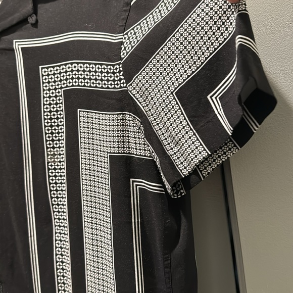 Short Sleeve Pattern Button Down - Picture 3 of 4